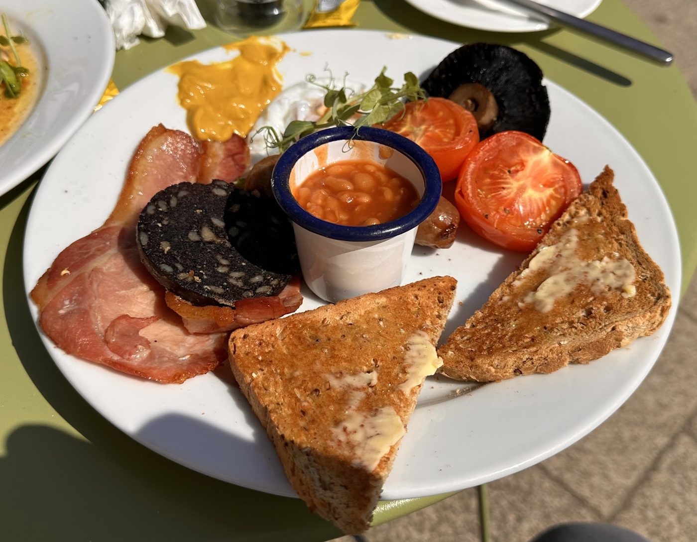 A cooked breakfast with black pudding, beans and toast